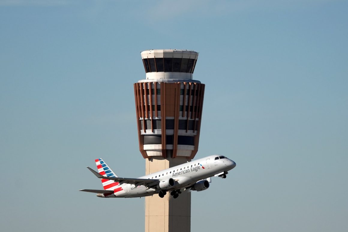 Near Miss Over Phoenix: American Airlines Jets Avoid Collision