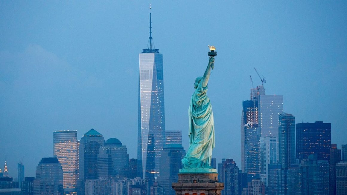 7bf7f6d0-781f-49e3-8de4-5fb3c93fc129 Tragic Boat Capsize Near Liberty Island Claims Two Lives
