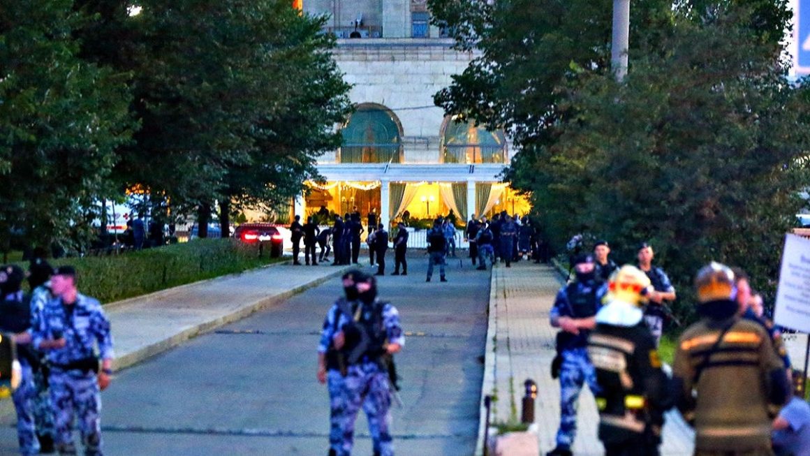 Moscow Restaurant Bombing Leaves Three Dead, Investigation Underway