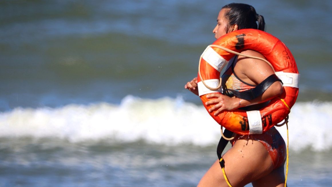 Lifeguard Bravery Saves Child’s Life at Florida Beach