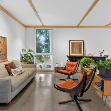 Luxurious Four-Bedroom Home in Downers Grove