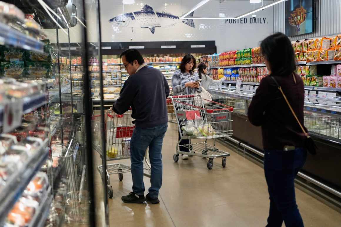 U.S. Tariffs on Canada Set to Impact Border States
