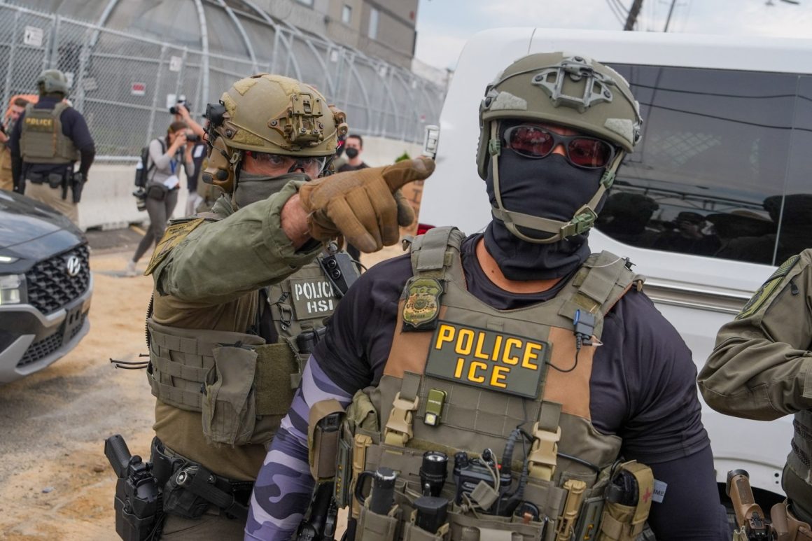 DHS May Equip Agents with Electric Shock Gloves