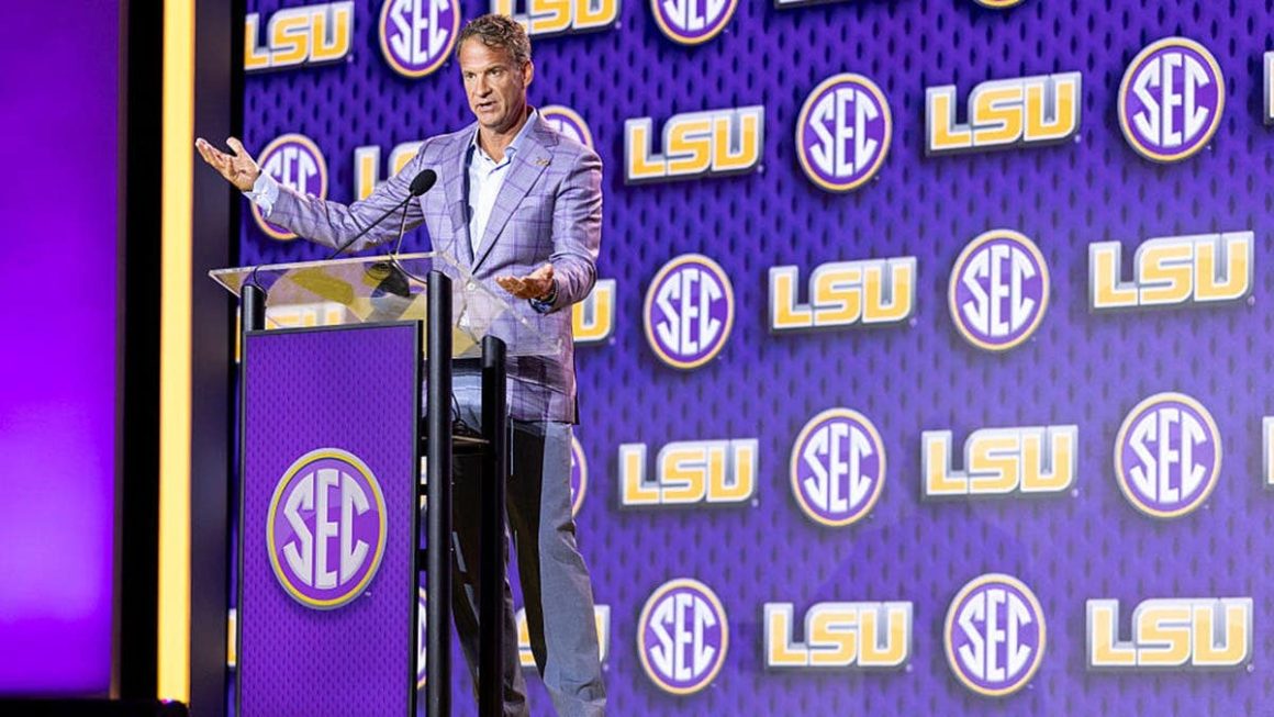 College Football Season Kicks Off with High-Profile Showdowns