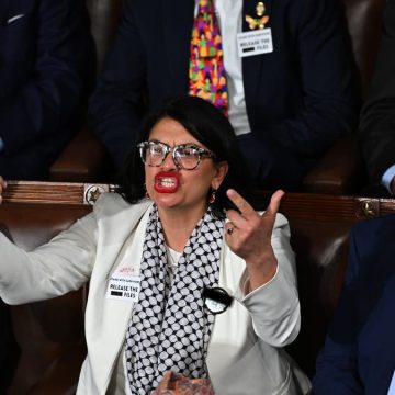 9244a58d-da1d-4784-9a7a-23e51db0457e Progressive Surge in Democratic Primaries: A Shift in Political Landscape