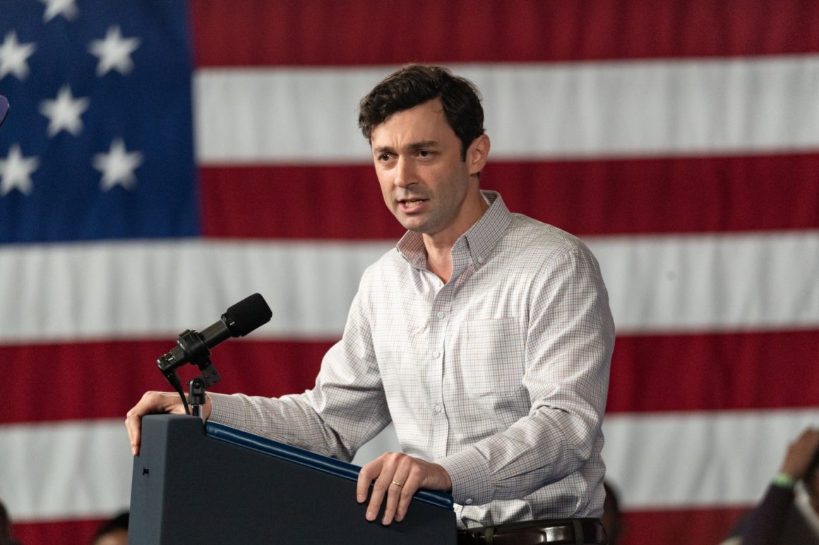 937d0ea7-df8e-4e5c-8fe7-04de908513b3 Georgia Senate Race: Ossoff Leads Collins in Key Polls as Election Nears