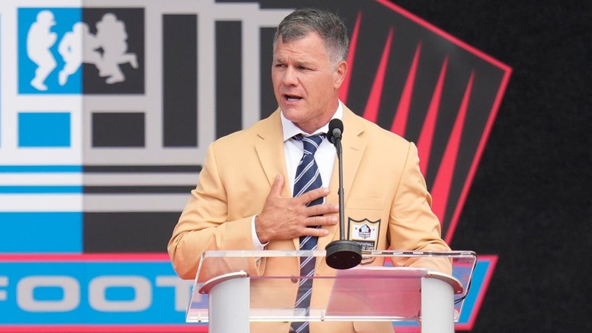 Vinatieri Expresses Humor and Admiration During Hall of Fame Induction