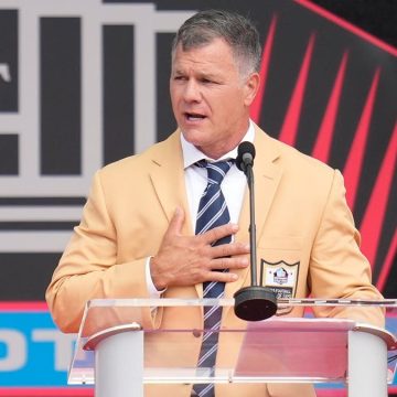 Vinatieri Expresses Humor and Admiration During Hall of Fame Induction