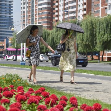 North Korea Faces Heat Wave with Traditional Cooling Foods and Leadership Endurance