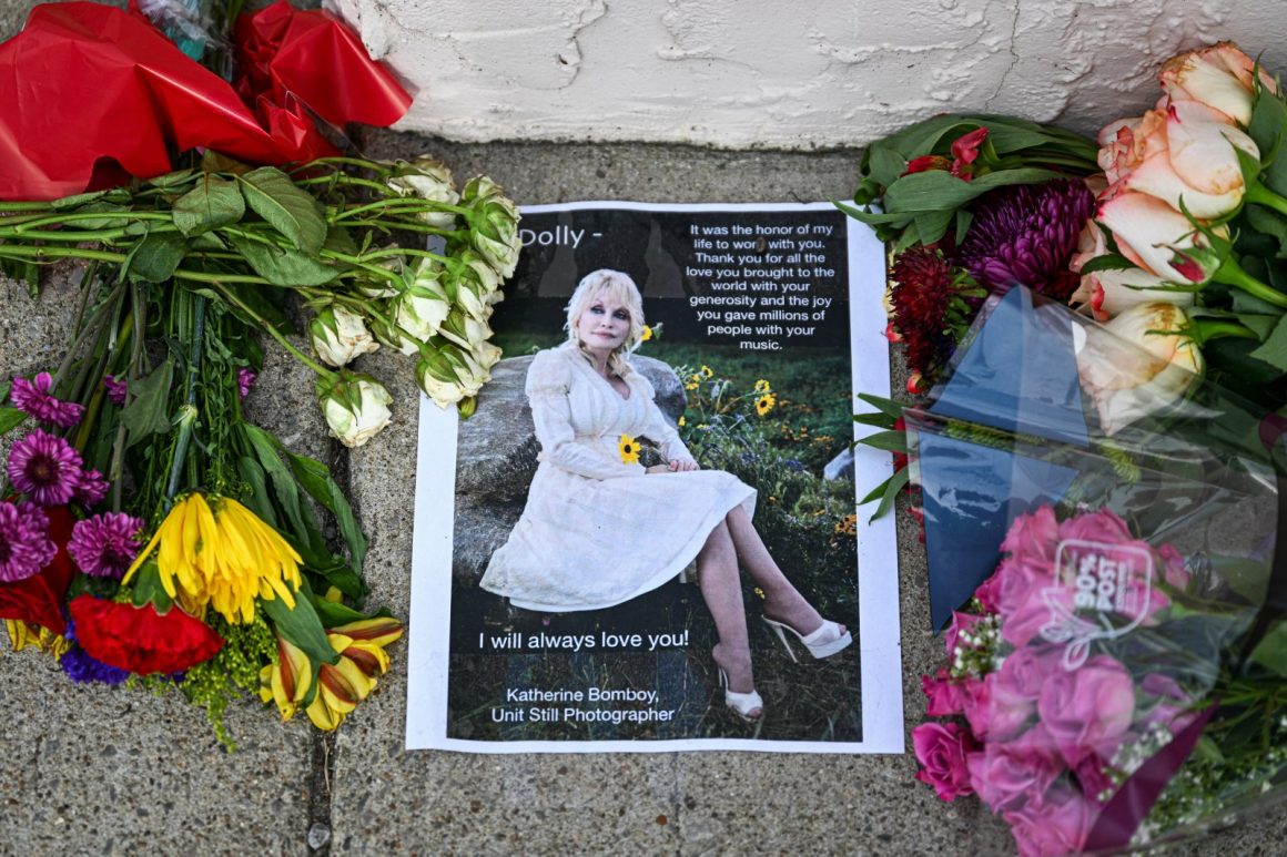 a4eea5b9-65da-440e-85e7-a646edb8b8e9 Dolly Parton’s Legacy and the Story Behind “I Will Always Love You”