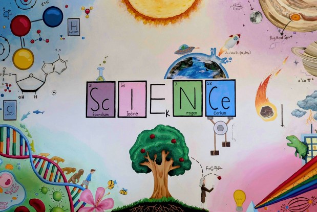afec7cd1-e824-4cbe-9f37-81c8f977590a High School Mural Blends Art and Science