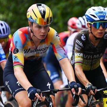 Padded Bras Stir Controversy in Tour de France Femmes