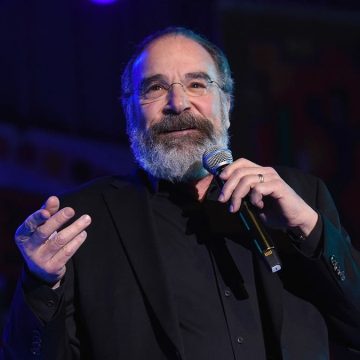 Mandy Patinkin Chooses Human Composting for End-of-Life Plan