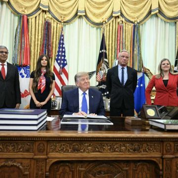 US-POLITICS-TRUMP Trump Signs Executive Order to Alter Child Vaccine Schedule