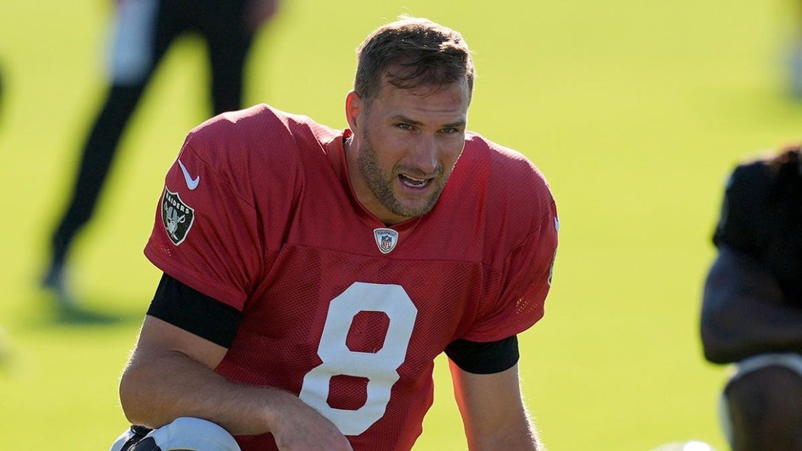 Maxx Crosby and Kirk Cousins Clash at Raiders Practice