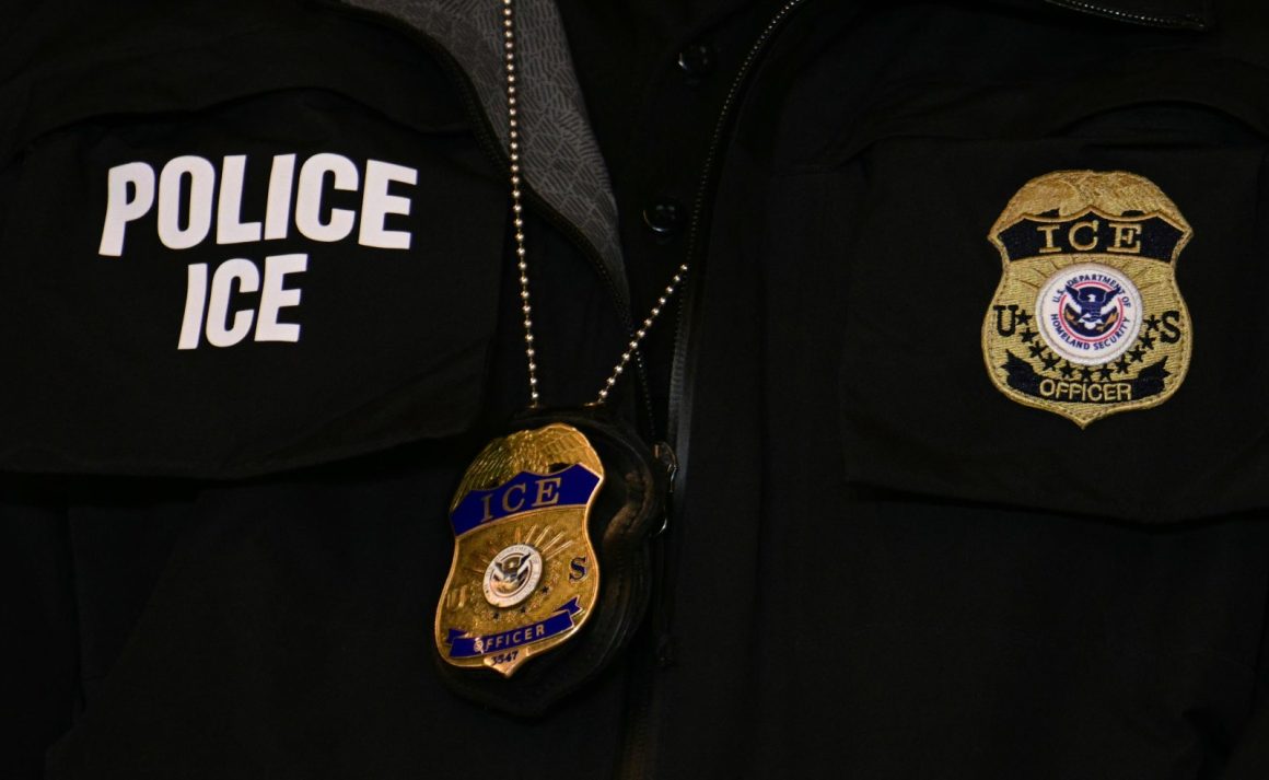 c7089beb-c22a-4c44-9b8e-958fe0e598bd ICE Agent in Florida Arrested After Altercation