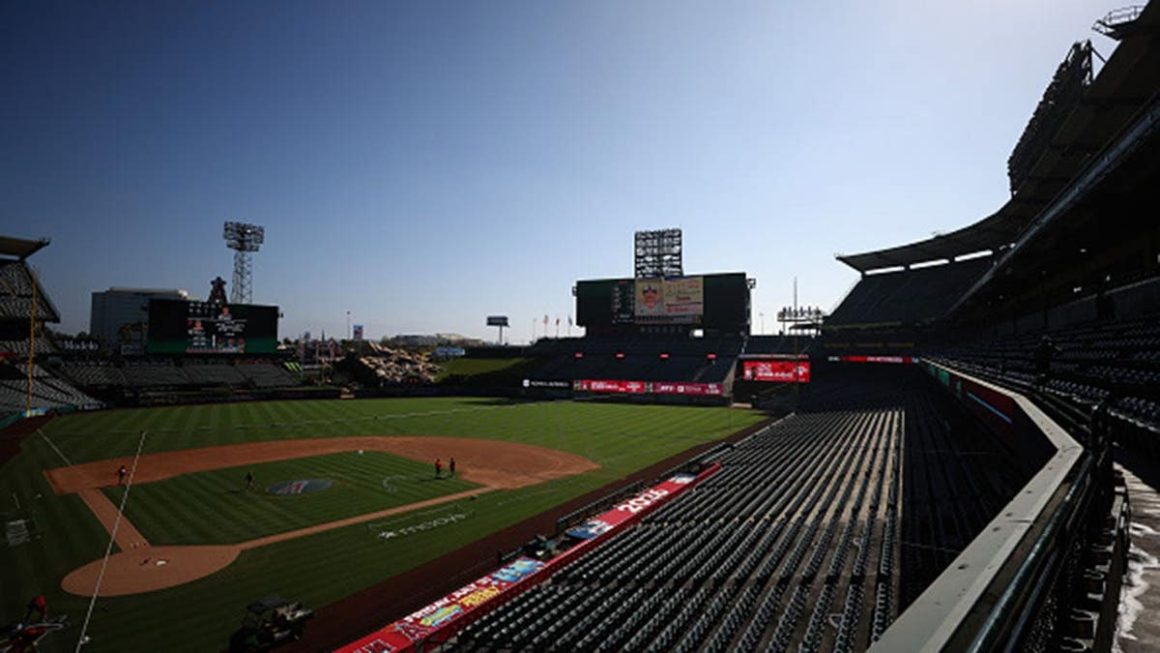 Angels Upset Brewers as Misiorowski Criticizes Angel Stadium