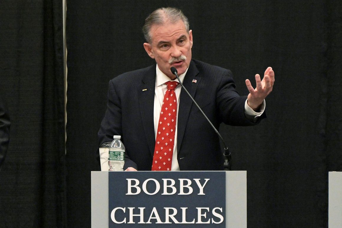 ce942fe0-7b0d-435f-bb7d-fb6bddc5bcc7 Debate Over Federal Agents at Polling Places Ahead of Elections