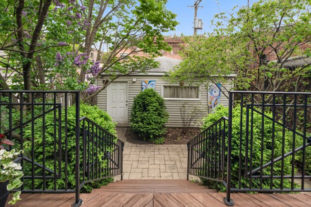 d72cc5e8-5f52-4332-b400-755c76ce8a6e Luxurious Lincoln Park Residence with Modern Amenities