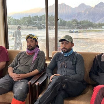 d98845f9-3281-4435-a877-28904d850a68 Rescue Efforts Continue After Avalanche in Pakistan’s Karakoram Mountains