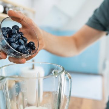 Bananas in Smoothies: Nutritional Debate and Alternatives