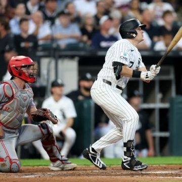 Chicago White Sox Fall to Cincinnati Reds in 10-Inning Thriller