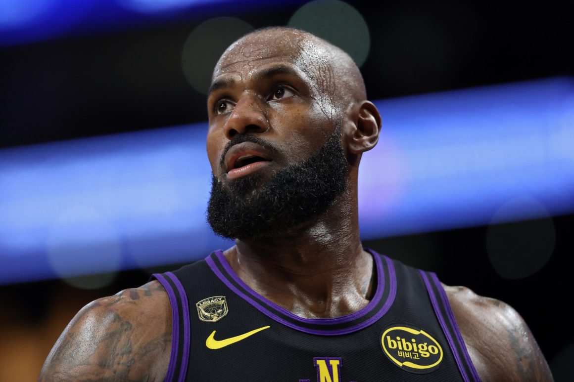 NBA Thanksgiving Eve Triple-Header Features LeBron James with 76ers