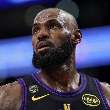 NBA Thanksgiving Eve Triple-Header Features LeBron James with 76ers