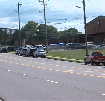f8511fd0-720d-433c-b25d-d675709d6f3d High School Shooting in Warner Robins, Georgia: One Student Injured, Suspect in Custody