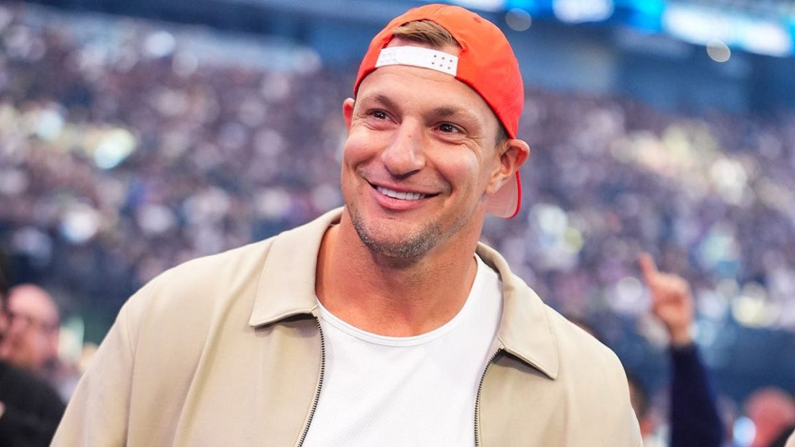 Rob Gronkowski Discusses Politics and Team Unity in Football