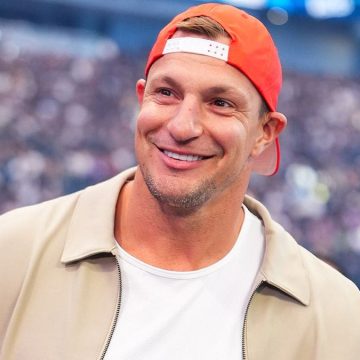 Rob Gronkowski Discusses Politics and Team Unity in Football