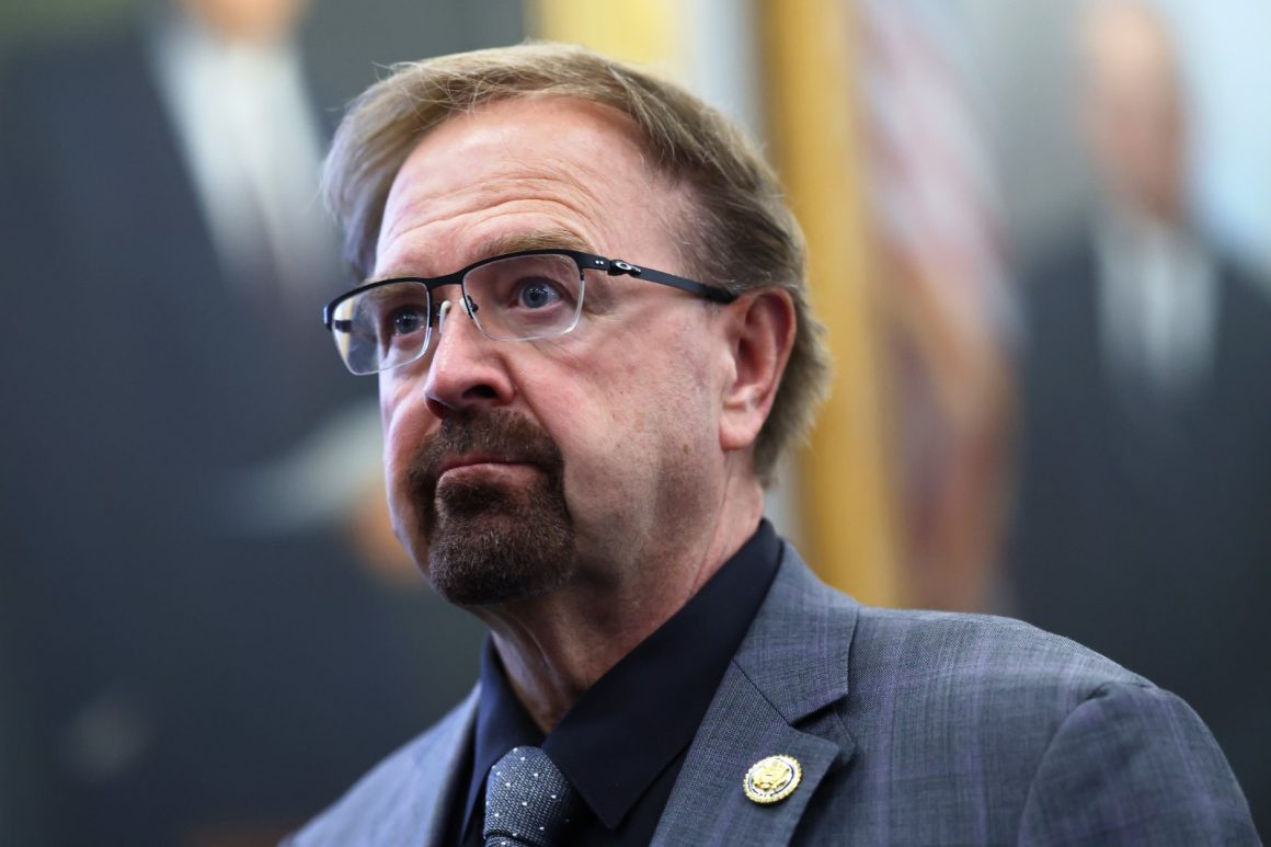 fb9c0662-425c-418b-8811-fd19e44d4ea4 Congressman Chuck Edwards Abandons Re-election Bid Amid Ethics Investigation