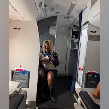 Flight Attendant’s Quick Response Praised on United Airlines Flight