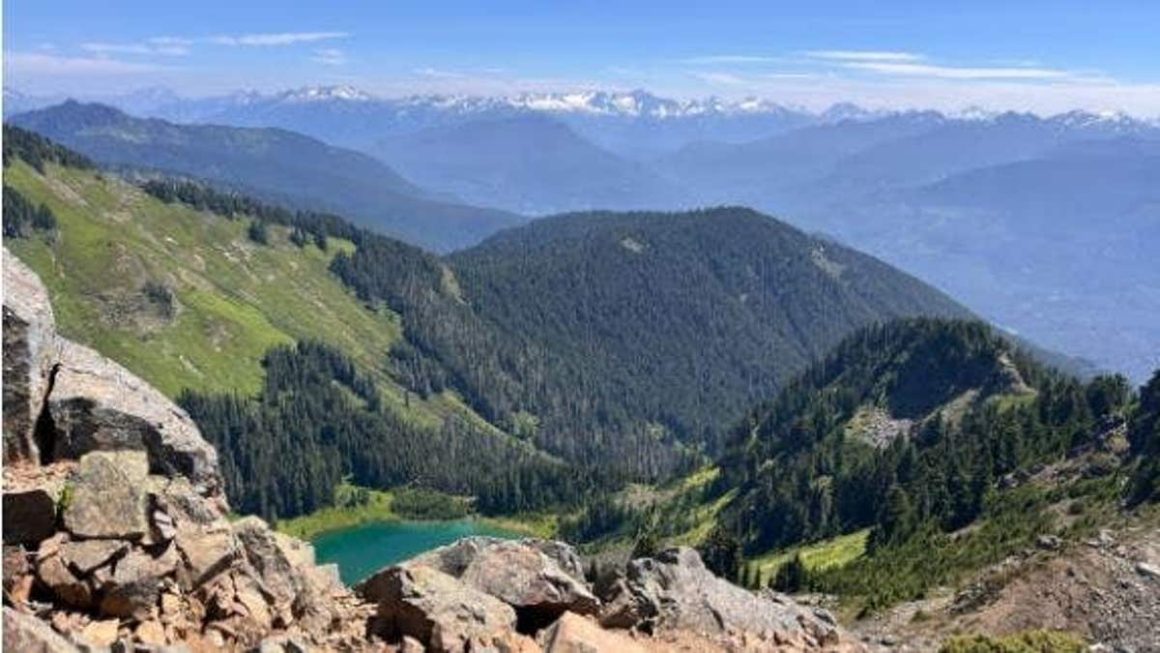Tragic Falls Claim Lives of Two Hikers on Sauk Mountain