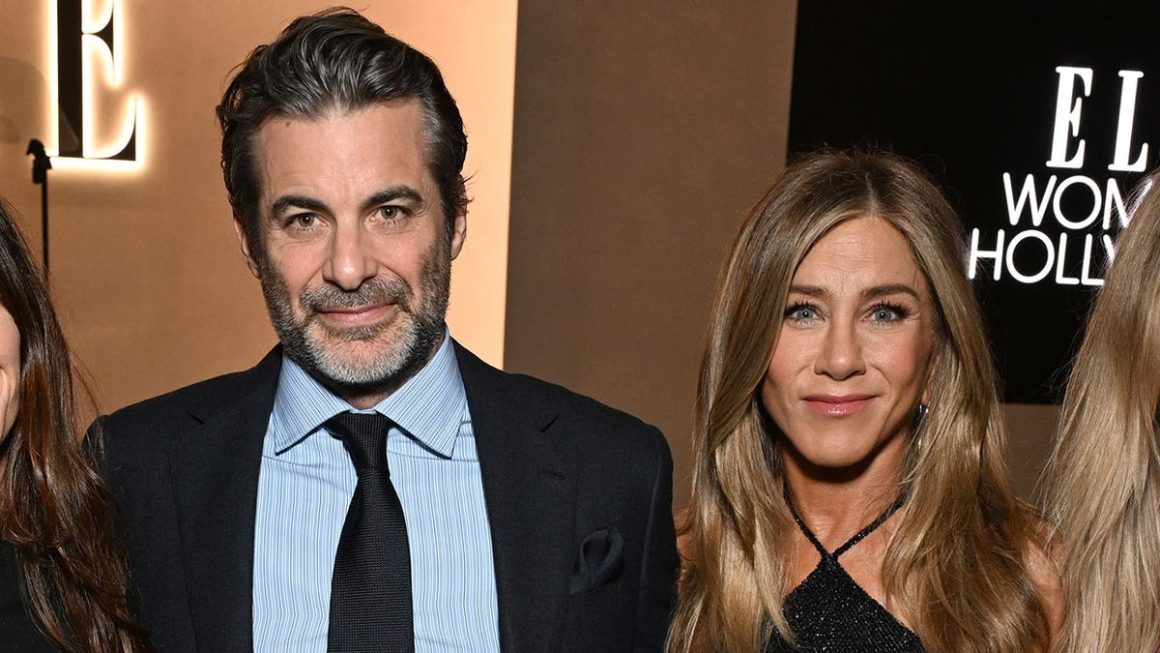Jennifer Aniston Interviews Jim Curtis: A Glimpse into Their Connection