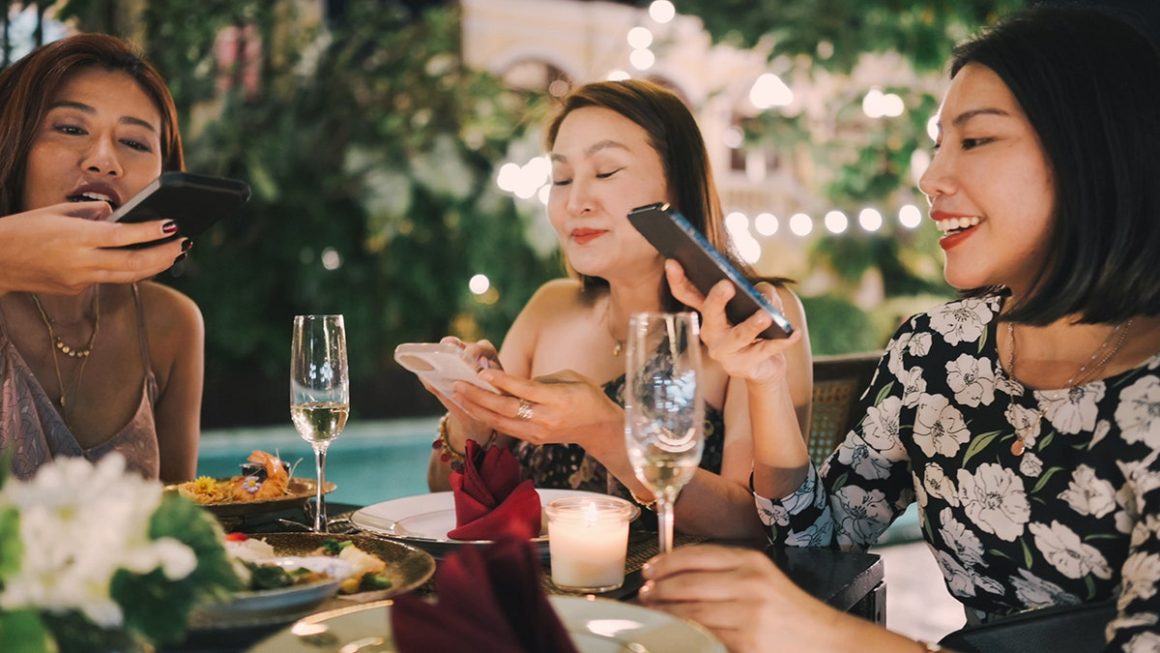 Restaurants Tackle Phone Distraction: Innovative Approaches to Enhance Dining Experience