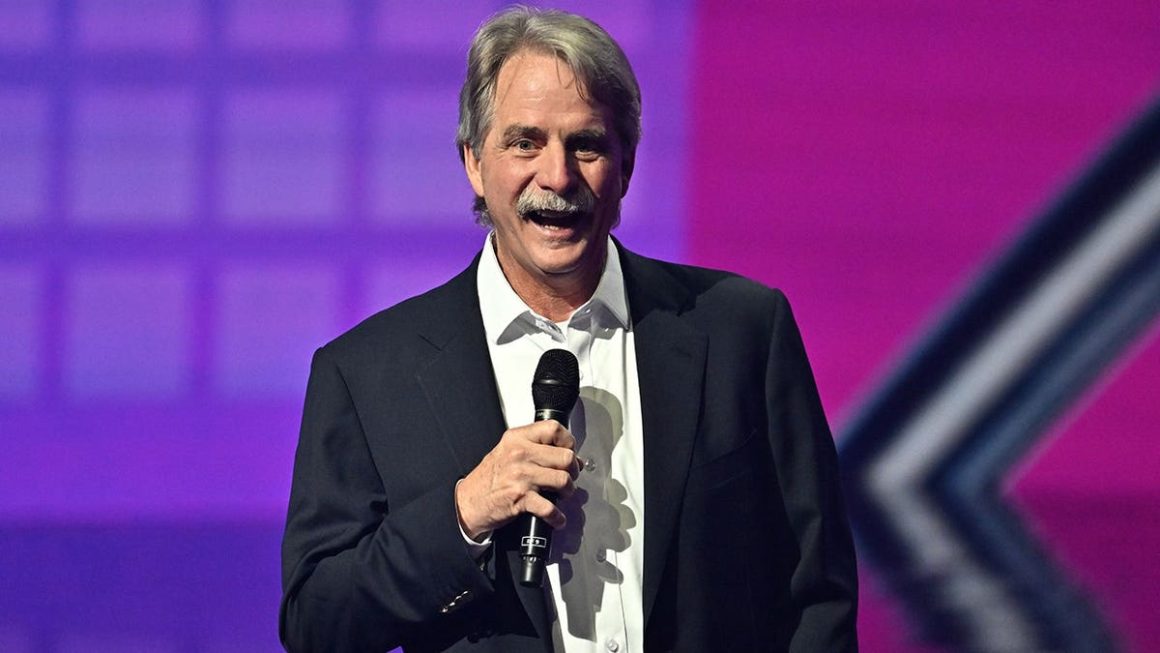 Jeff Foxworthy: From Redneck Jokes to Comedy Special