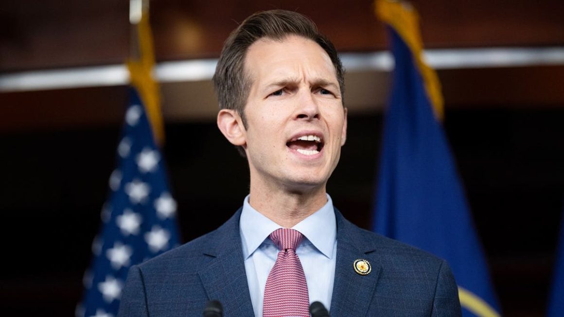 Auchincloss Advances Against Poulos in Massachusetts Primary