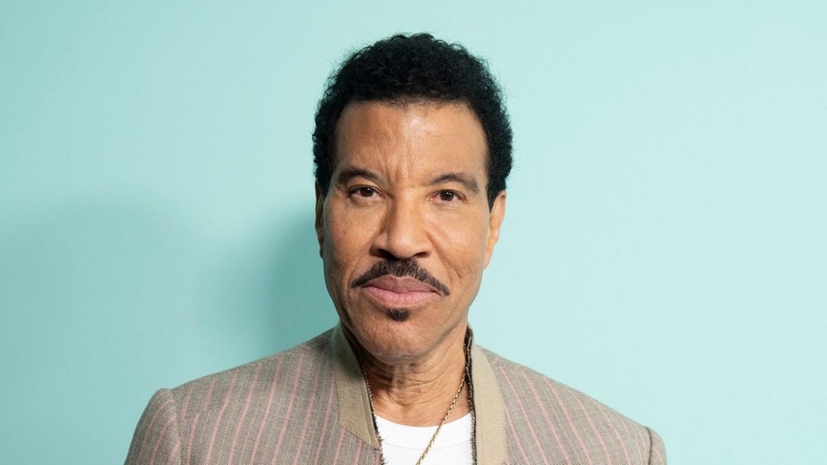 Lionel Richie Experiences Health Issues Leading to Hospitalization