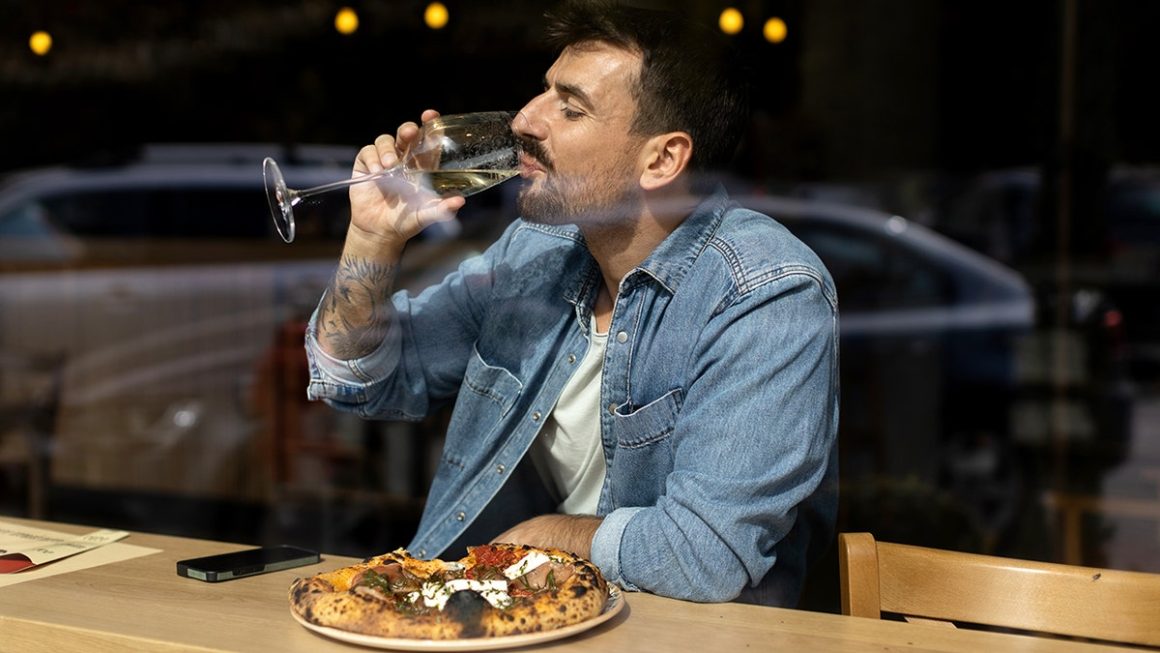 Solo Dining: Confidence or Loneliness?