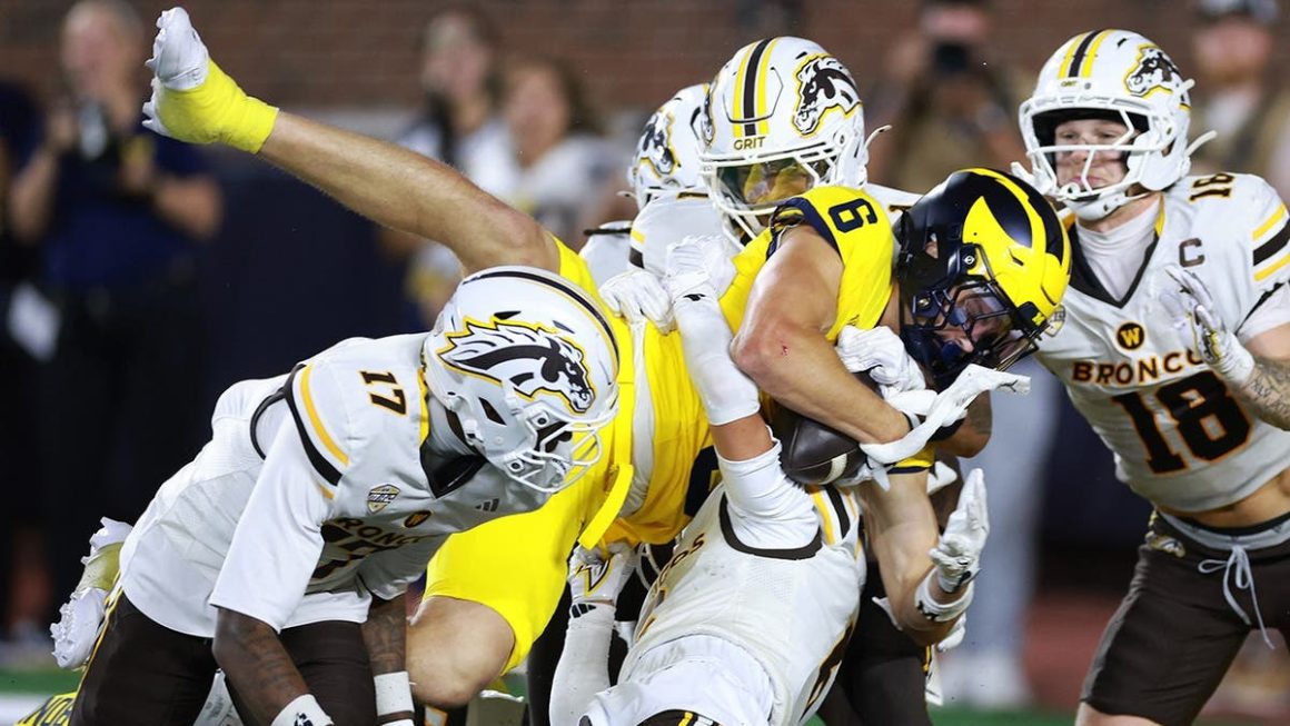 Controversial Finish: Michigan Wolverines Snatch Victory in Last Second