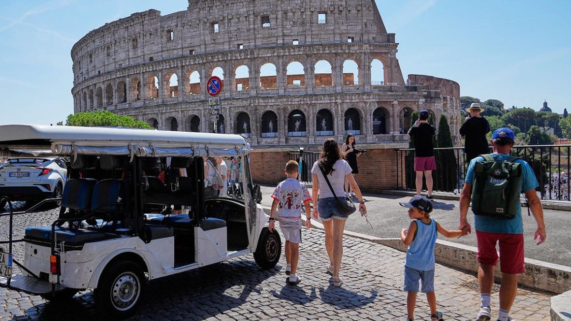 41bee6bc-78bb-4d2e-920a-7d8d74a83952 Golf Cart Tours in Rome: Convenience vs. Chaos