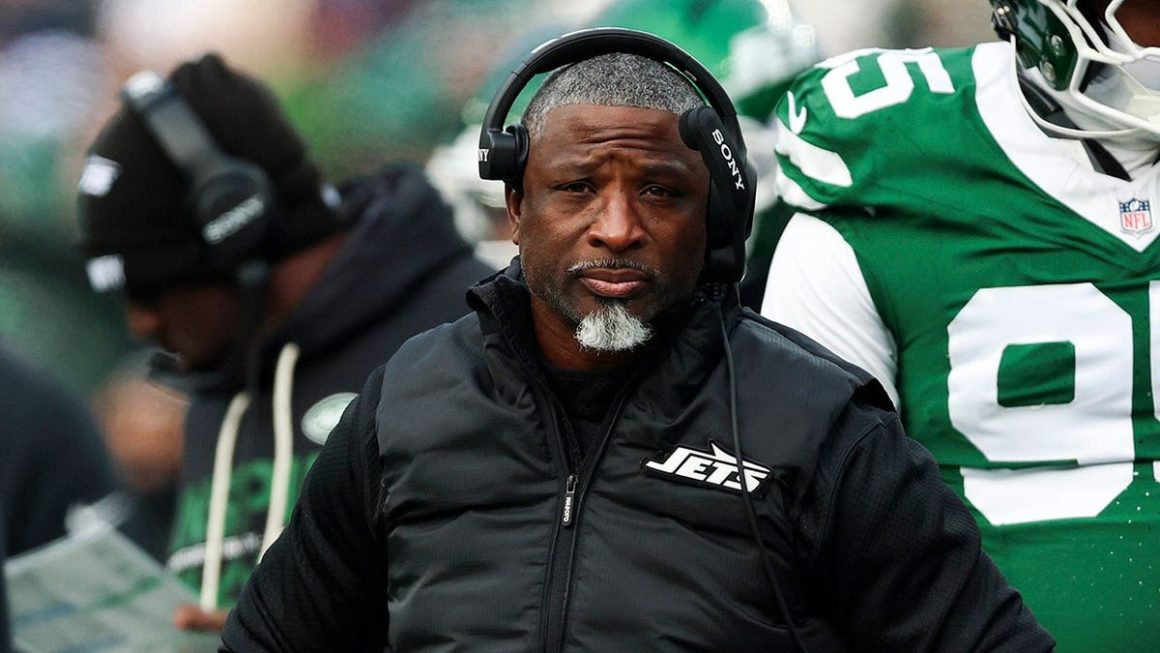 Aaron Glenn’s Questionable Decision Costs Jets Against Packers