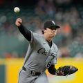 Astros Defeat White Sox 2-0 in Pitcher’s Duel