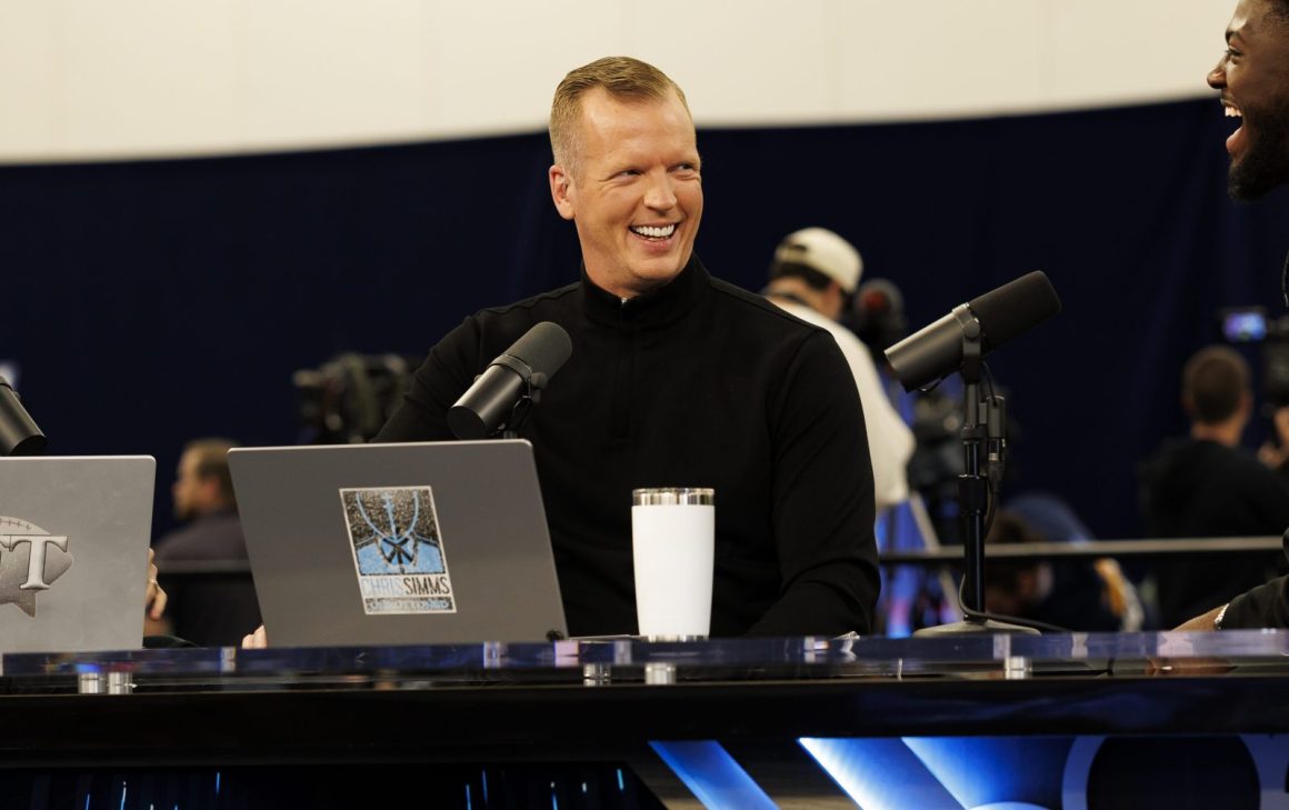 Chris Simms Apologizes for Controversial Comment During Oregon-USC Game