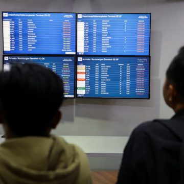 Volcanic Eruption in Indonesia Disrupts Air Travel and Local Communities
