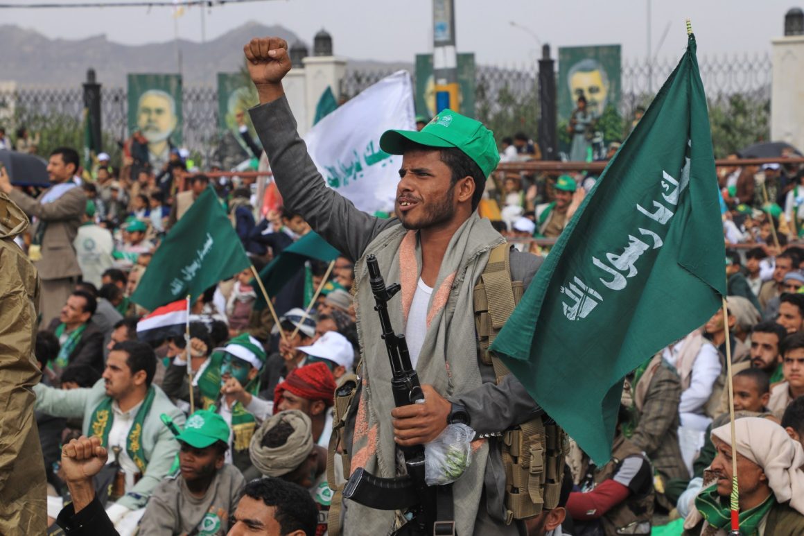 5d5033db-4e61-4a66-90e2-d75edd2e564f Complex Middle Eastern Dynamics Amidst Houthi Advances