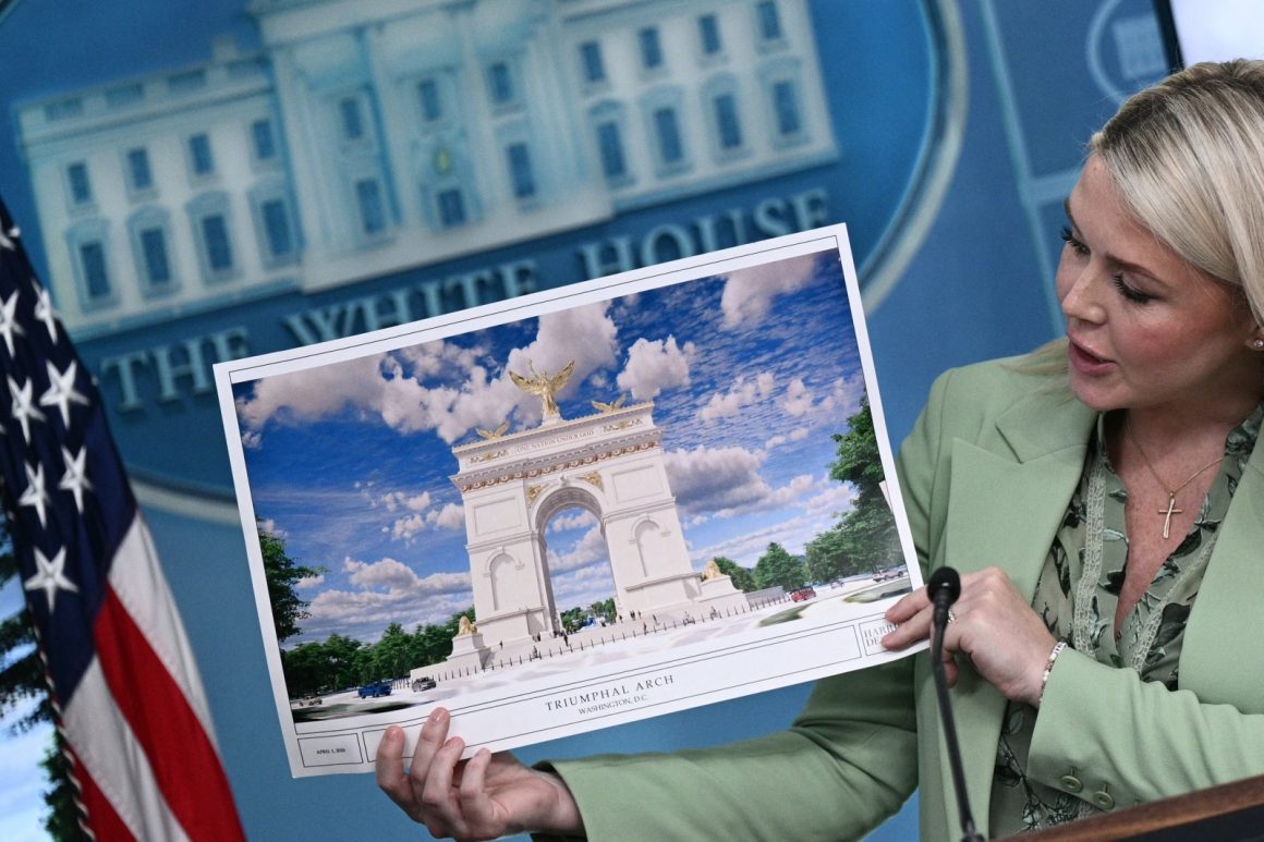 622c22dd-6def-4586-af7d-ee51b6ca8053 Trump’s Washington Arch Plan Includes Military Features