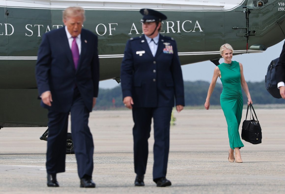 White House Defends Trump’s Cash Gifts to Aides Amid Ethics Concerns