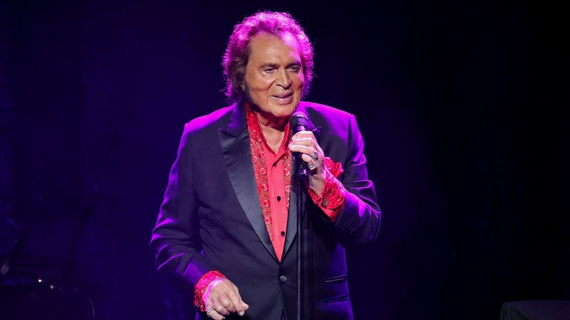 Engelbert Humperdinck Reflects on Life-Saving Shoelace